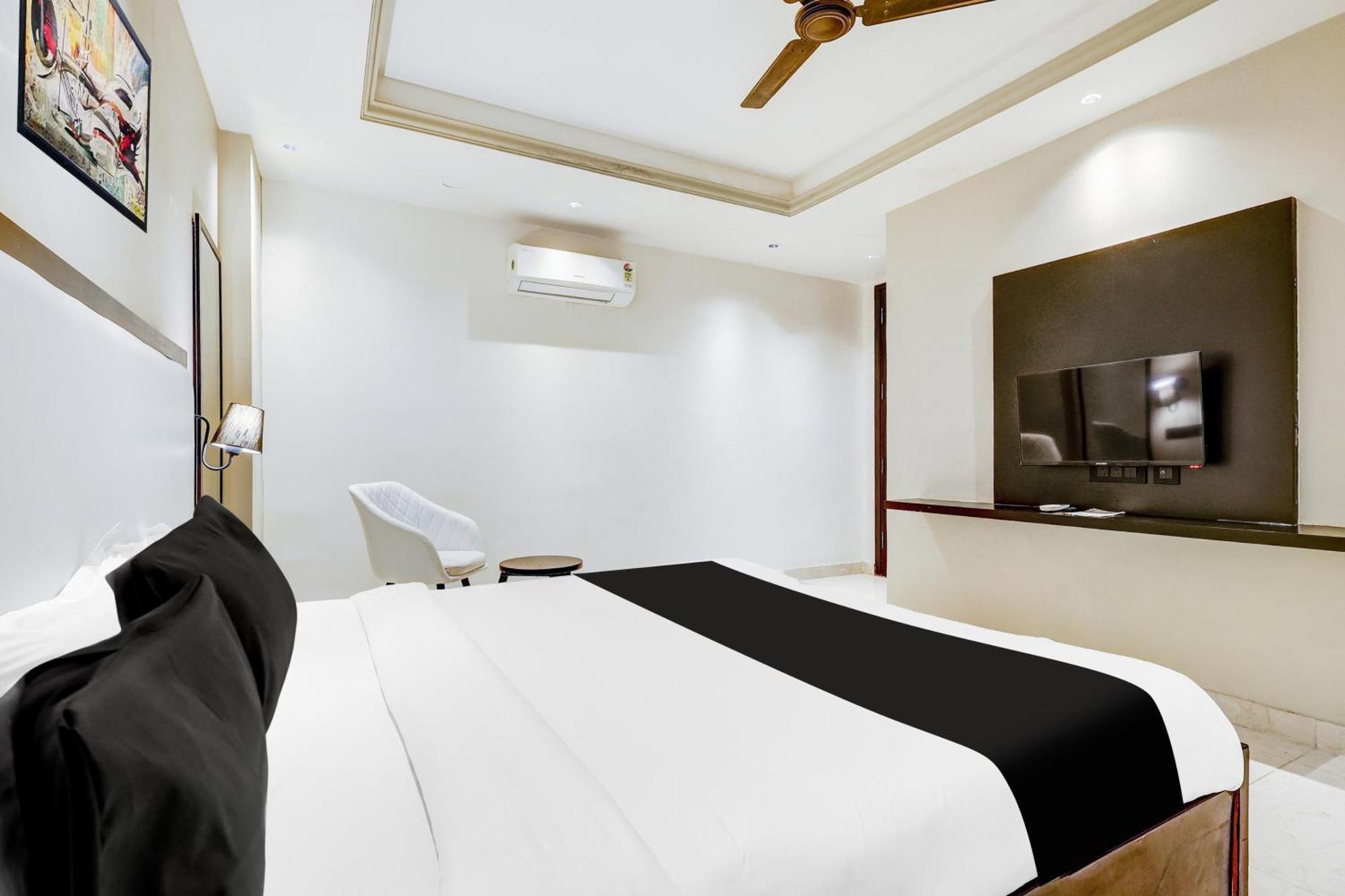 Super Townhouse Oak Udyog Vihar Hotel Gurgaon Exterior foto
